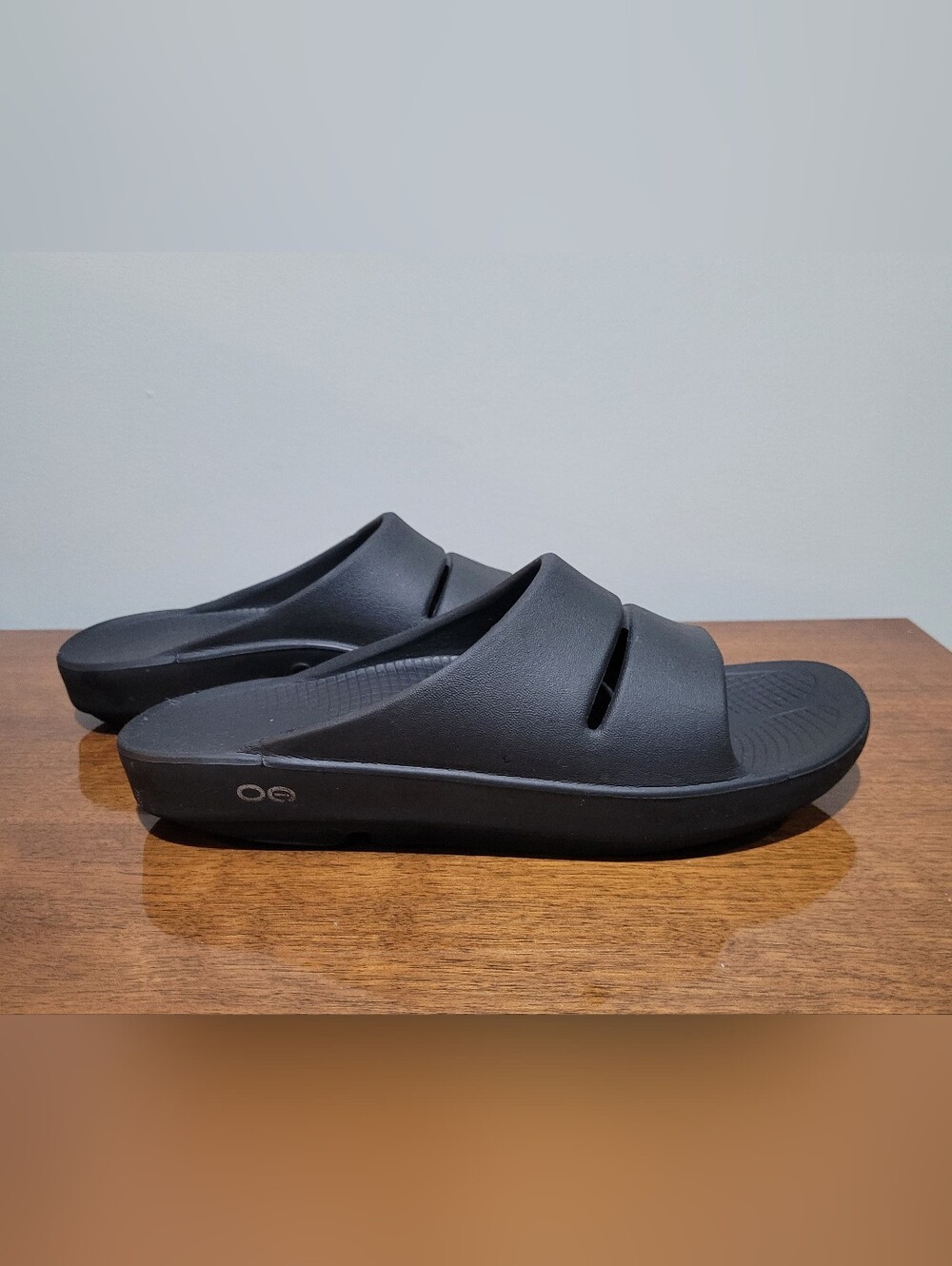 Oofos OOahh Women's 7 Men's 5 Black Slide Recovery Sandles - Picture 2 of 9